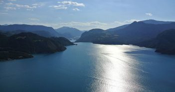 5 photos du lac de Serre-Ponçon, au creux des montagnes