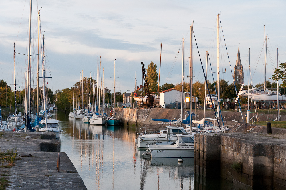 Port de Marennes en Charente-Maritime avec des bateaux de plaisance