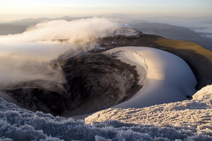 Vue sur le cratère du Cotopaxi en Equateur. Crédit : Julien Freidel 