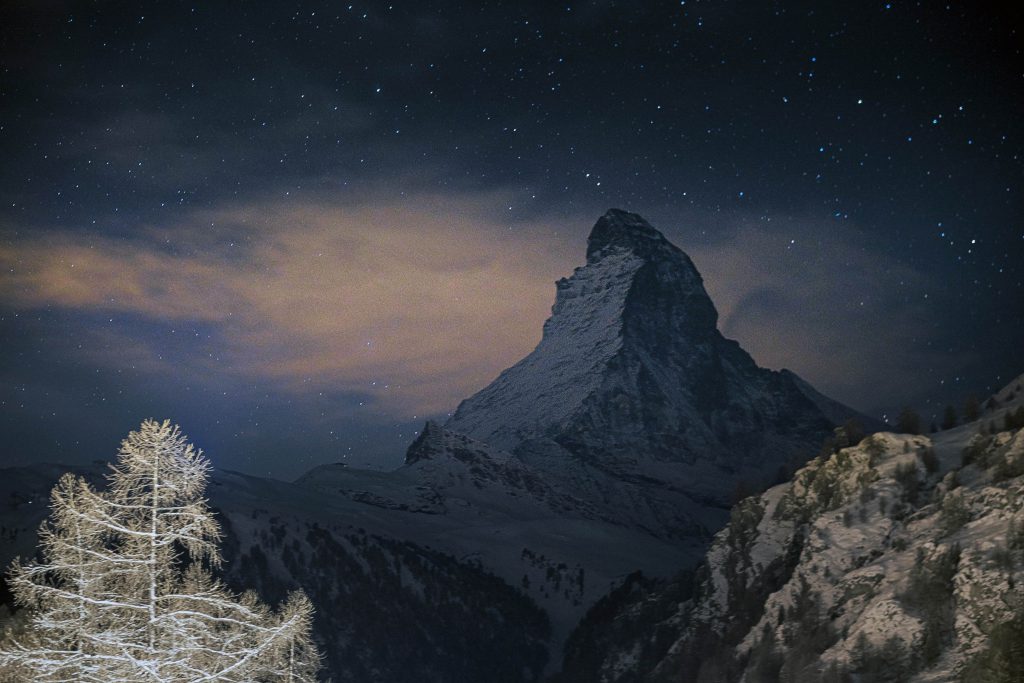 Le Mont Cervin de nuit