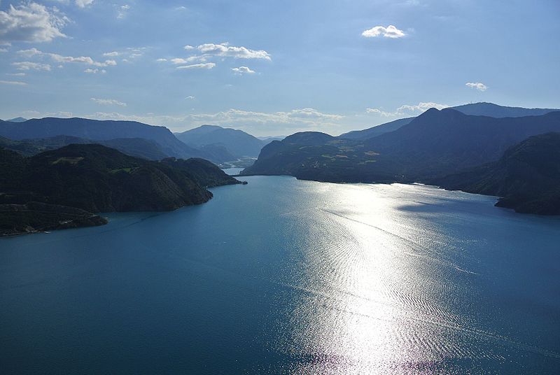 5 photos du lac de Serre-Ponçon, au creux des montagnes